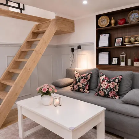 Cozy In Wenceslas Square Apartment *