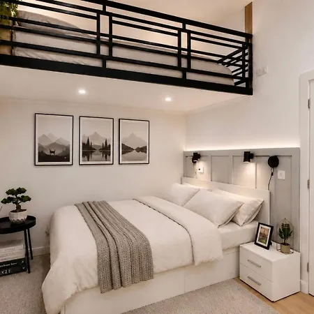 Cozy In Wenceslas Square Apartment